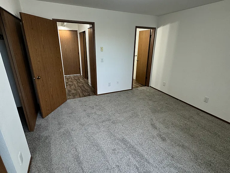 Bryn Mawr Plaza Apartments — Photo 47
