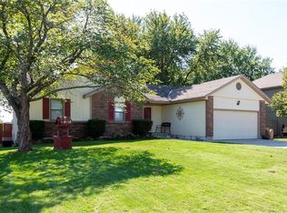 1205 Lee Ln, Raymore, MO 64083