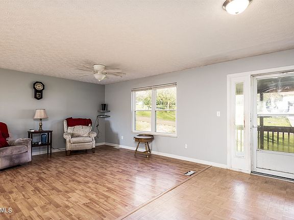3rd image of 5112 Lincoln Dr