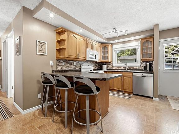 4th image of 210 Windfield ROAD