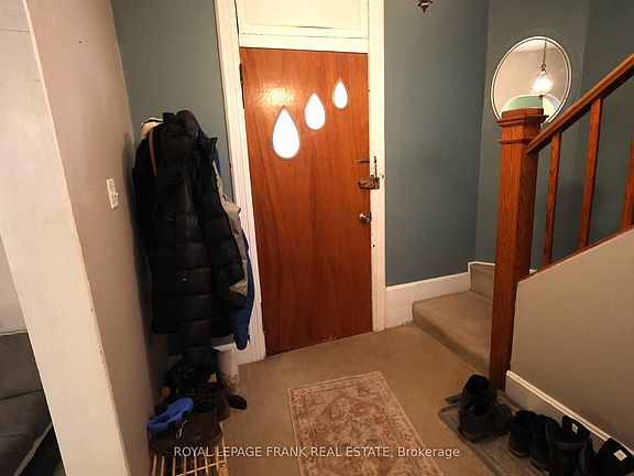 5th image of 294 Parkhill Rd W