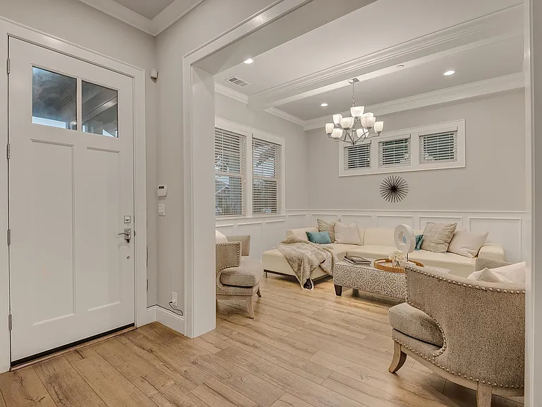552 Coe Ave — Photo 4