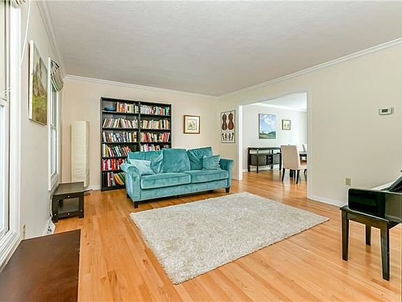 3rd image of 2565 Barnwood Dr