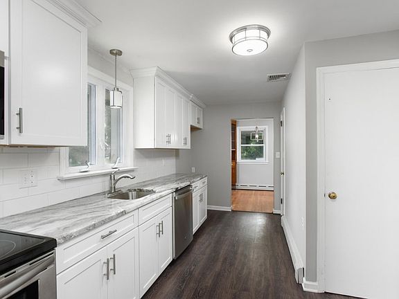 5th image of 48 Oakland Ave