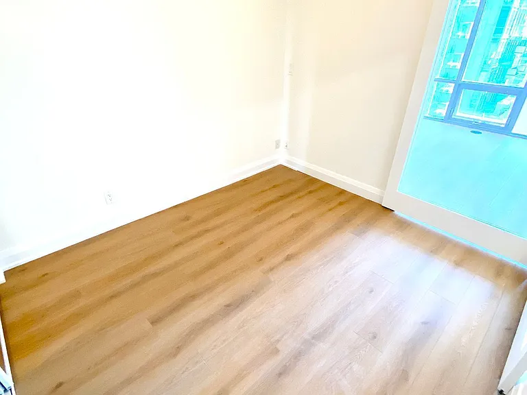 832 Bay St #2007 — Photo 28