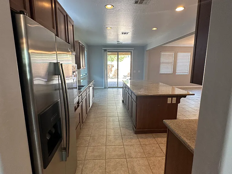 576 Glassford Ct — Photo 5