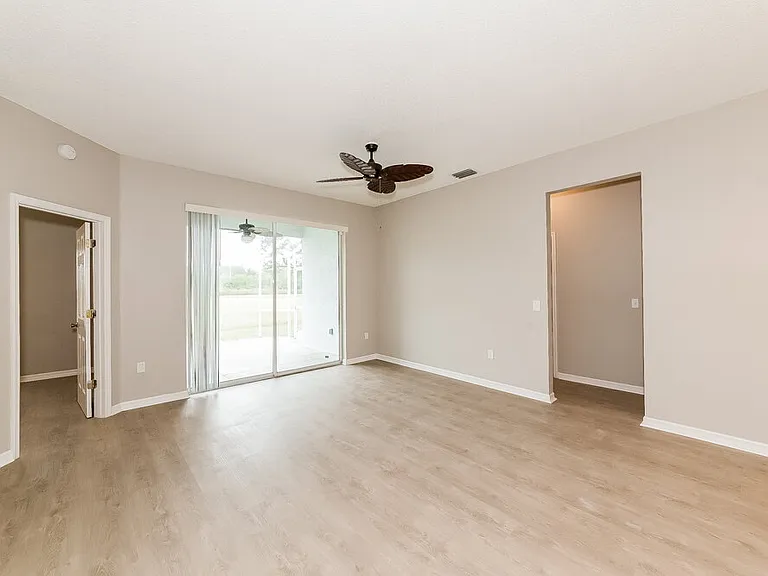 944 Springwood Cir — Photo 5