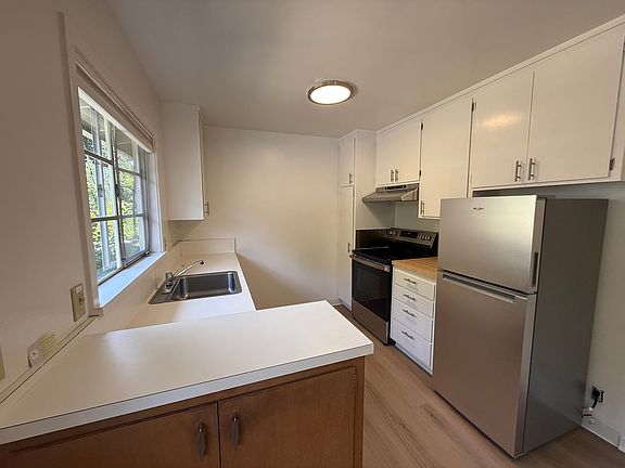2nd image of 194 Tunstead Ave
