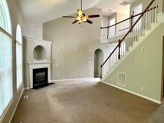 3rd image of 1820 Carnation Dr
