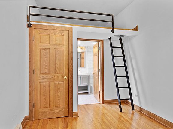 2nd image of 611 W Briar Pl APT 202