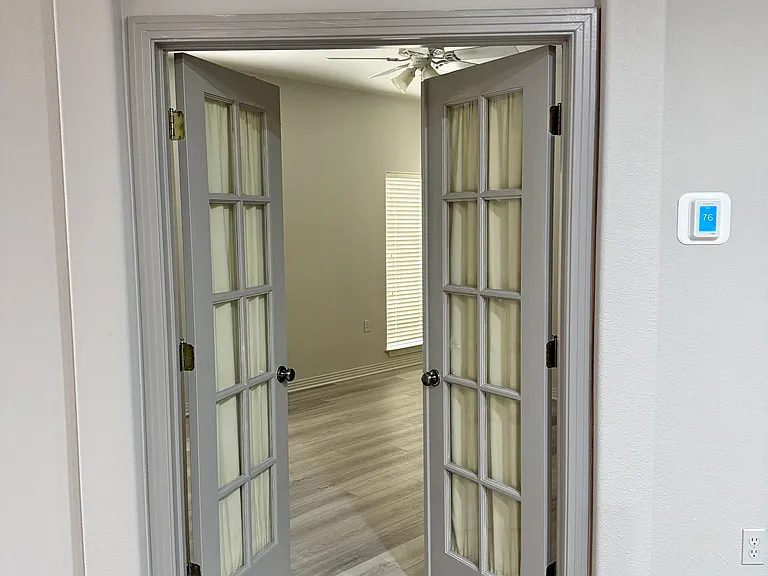 DOORS TO OFFICE