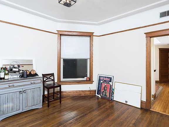 4th image of 1042 W Diversey Pkwy #1