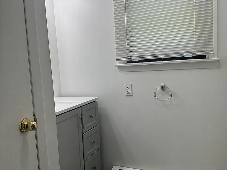 27 Stuart Dr — Photo 10
