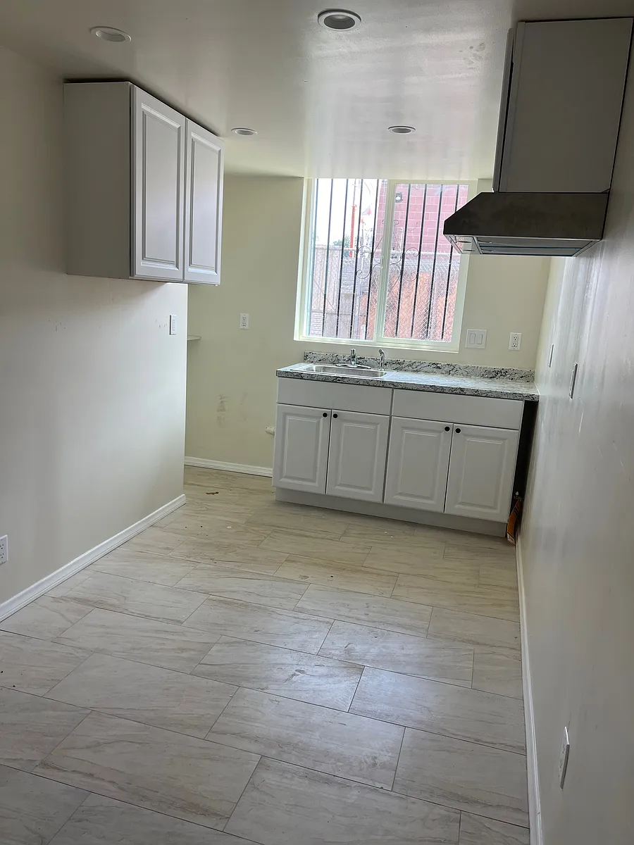 Building Photo - 6226 Marbrisa Ave #6226