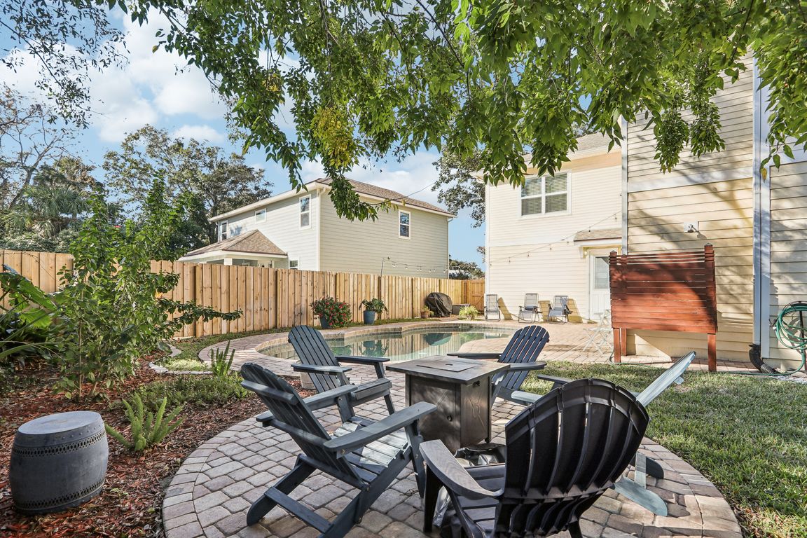 next background image