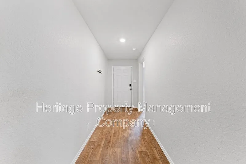 3 bed, 2.0 bath, 1182 sqft, $1,550 — Photo 4