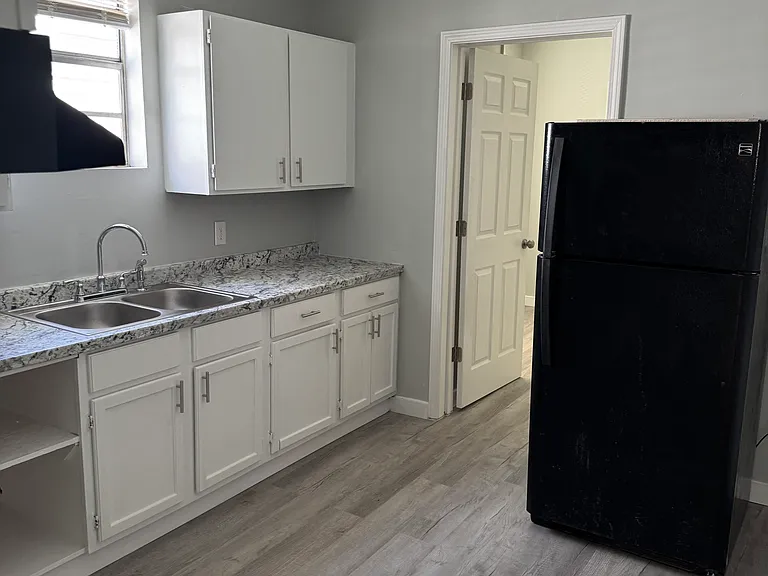 2332 Albert St #A — Photo 4