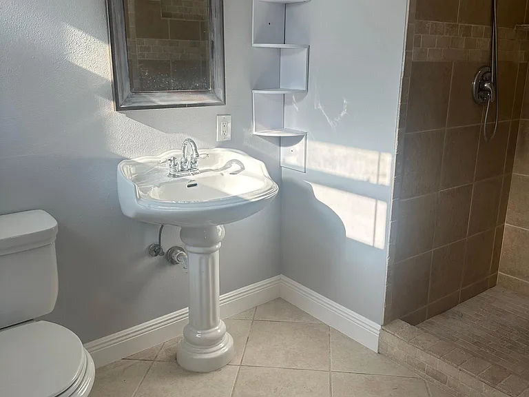 5550 Saren Dr — Photo 6