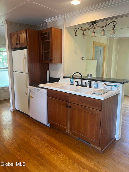 3rd image of 55 Prospect Street