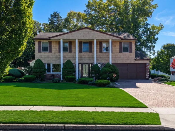 28 Chatham Road, Commack, NY 11725
