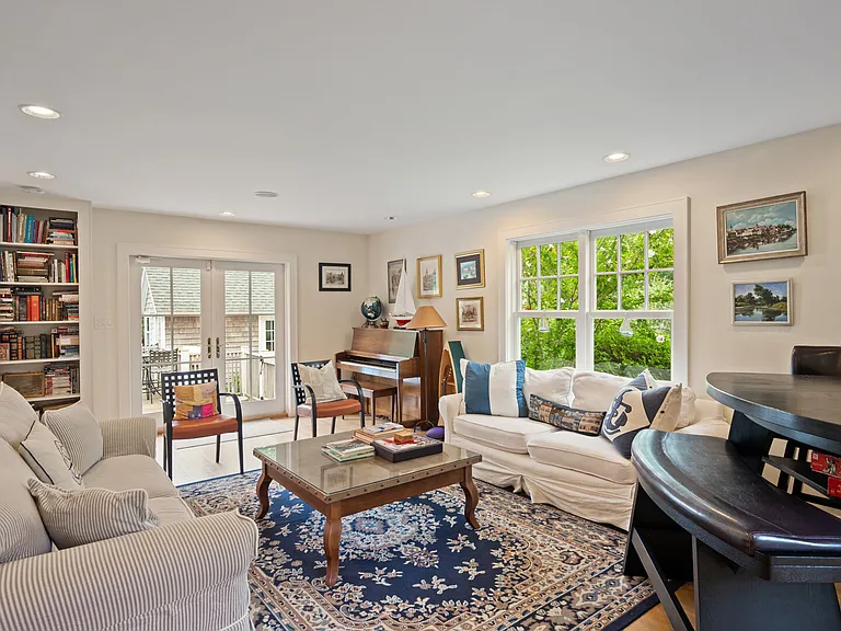 32 Floyd St — Photo 3