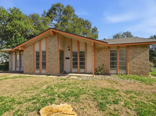 902 Emerald Wood Dr, Austin, TX 78745