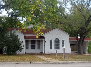 207 S Pecan Ave, Luling, TX 78648