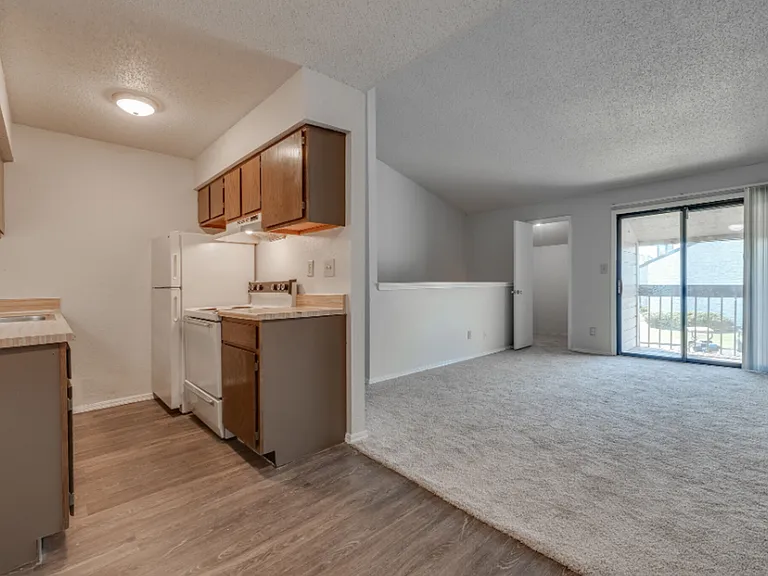 Quail Hollow Apartments — Photo 21