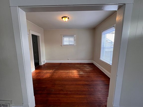 4th image of 2915 Roanoke Ave Unit 2
