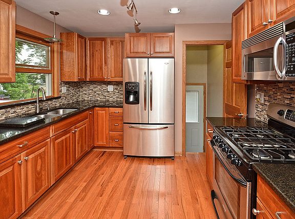 5th image of 8726 S 81st Ave