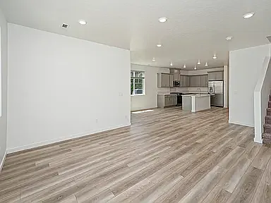 4 bed, 2.5 bath, 1928 sqft, $2,550 — Photo 4