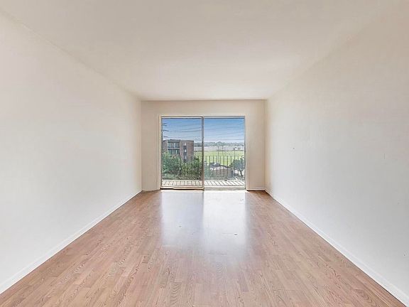 4th image of 701 W Huntington Commons Rd APT 418