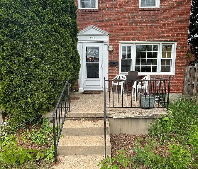 906 Fairmount Ave — Photo 1