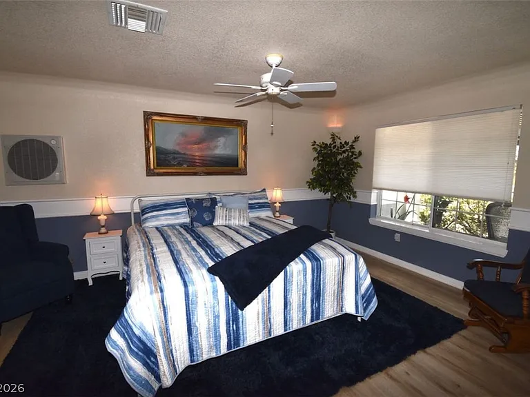 6889 Beverly Glen Ave #B — Photo 10