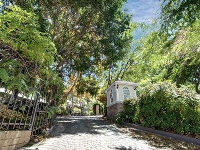 2700 Cahuenga Blvd E APT 2205, Los Angeles, CA, 90068