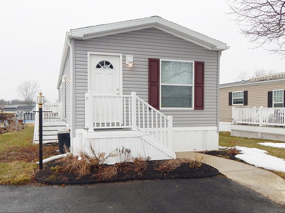 1st image of 124 Parkside Ct