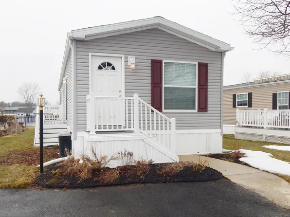 124 Parkside Ct, North Wales, PA 19454