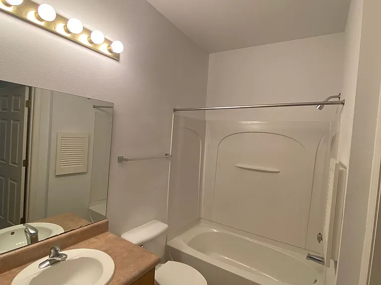 Hillcrest Apartments — Photo 9