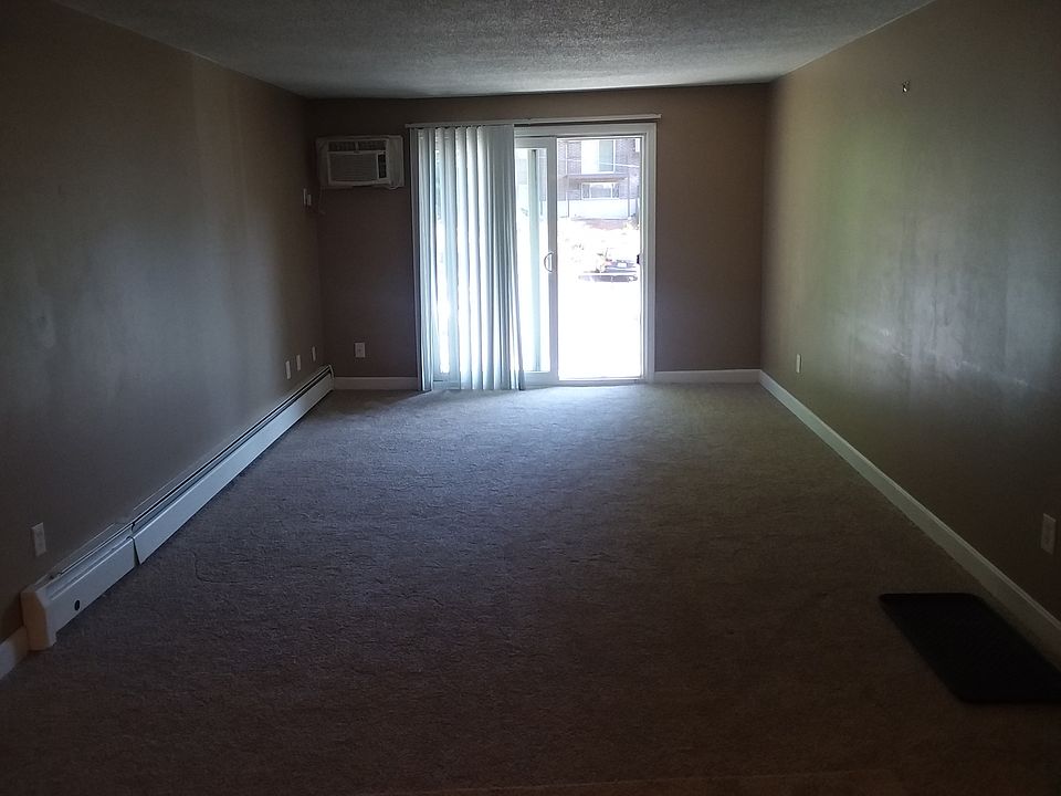 1st image of 2 Pembroke Dr Unit 15