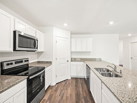 5th image of 21750 Sutherland Cir