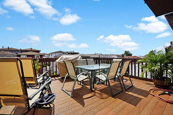 Sold by United National Realty Group | media 14