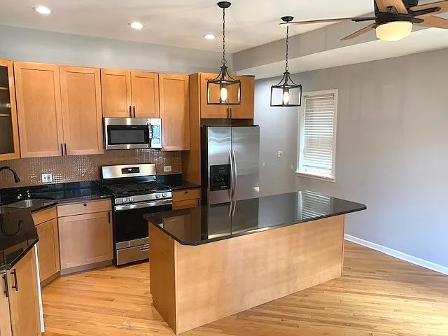 1327 W Walton St #2 — Photo 7