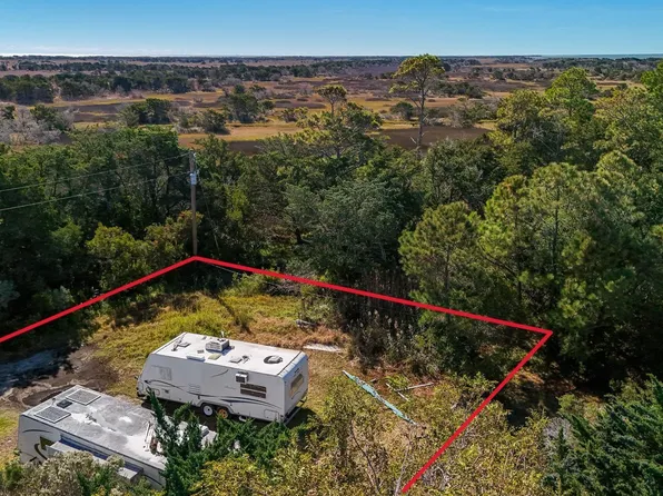 70 Beach Rd #110, Ocracoke, NC 27960