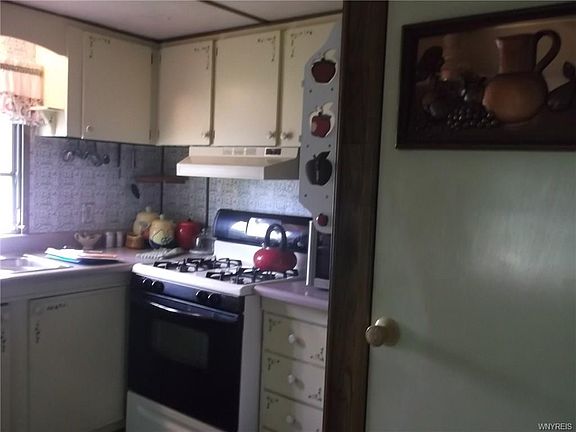 4th image of 8140 Amy Jenn Dr