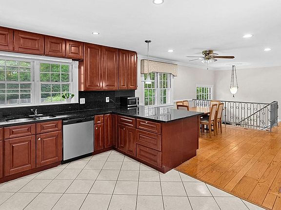 5th image of 2435 Hunter Mill Rd