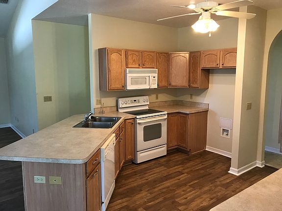 3rd image of 205 Brookstone Ln