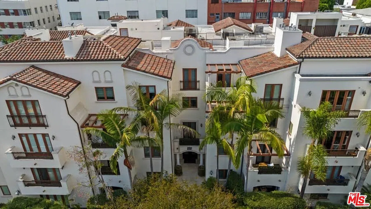 2 bed, 2.5 bath, 1736 sqft, $11,000 — Photo 1