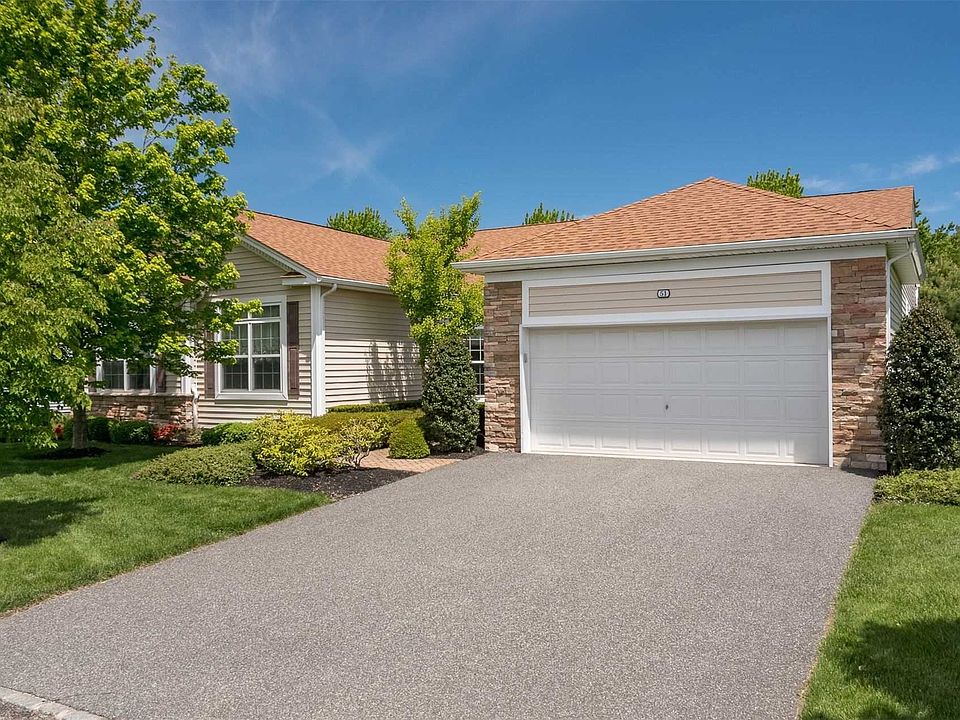 1st image of 51 Hamlet Woods Dr
