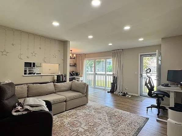 212 Hudson Ct Unit B, Bolingbrook, IL 60440