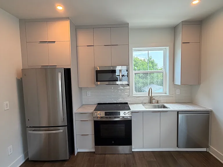2534 2nd Ave S #1/2 — Photo 7